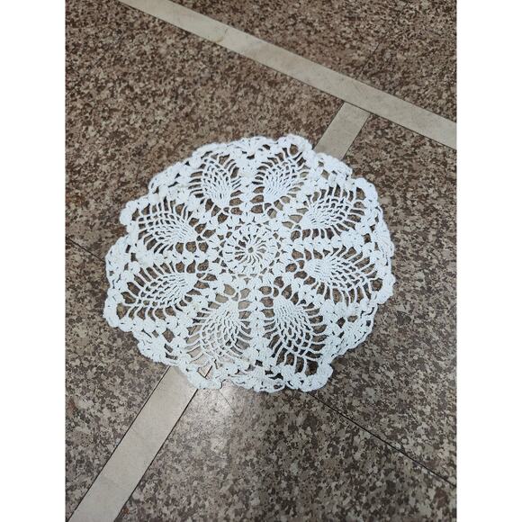 8 White Hand Crocheted Elegant Round Doilies Table Topper Mat Cottage Core - Picture 15 of 16